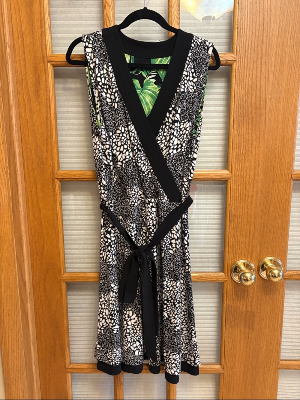 EUC Reversible Green or White with Black Printed Dress with Tie Waist
